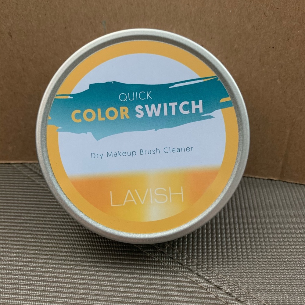 Lavish quick color switch dry brush cleaner